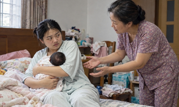 Mới sinh, bỗng dưng khó chịu khi mẹ chồng bế con mình: Có thể do 7 nguyên nhân này!
