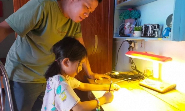 Nguyên tắc dạy trẻ bố mẹ nên nhớ: Đừng quát mắng con vì những chuyện tủn mủn!