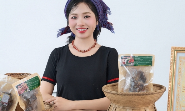  Cô gái H’re biến di sản thành sinh kế cho cộng đồng
