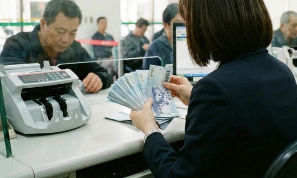 Một người đàn ông rút 1,7 tỷ đồng tiền tiết kiệm, vay thêm 1,5 tỷ đồng để “làm nhiệm vụ” 