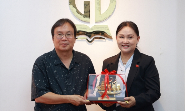 NXB Giáo dục Việt Nam trao đổi kinh nghiệm về tái cơ cấu doanh nghiệp nhà nước với NXB Giáo dục và Thể thao Lào