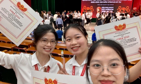 Ba nữ sinh thử nghiệm thay muối điện ly bằng nanocellulose từ bã mía