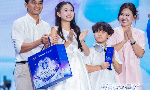 Xuất hiện tại WeFamily Awards 2026, mẹ của Ali Thục Phương bật mí khoảnh khắc nhận ra: Các con đang lớn theo một cách rất riêng!