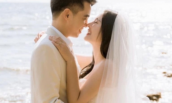  Ngọc nữ showbiz mang thai cho Phó chủ tịch mà không hề hay biết, vẫn thản nhiên đi lặn biển, sau 2 tuần được thông báo sảy thai