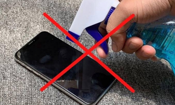 Tất cả người dùng iPhone nên biết rõ: Apple chỉ cách vệ sinh iPhone đúng chuẩn, nhiều người đang làm sai