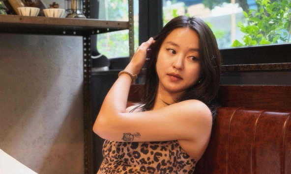 Mi Vân gần 40 tuổi bị bố mẹ mắng vì lên mạng comment “trẻ trâu”