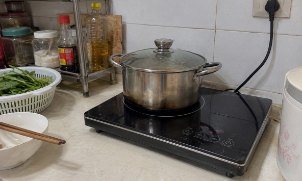 3 niềm vui, 2 nỗi sợ của người dùng bếp từ