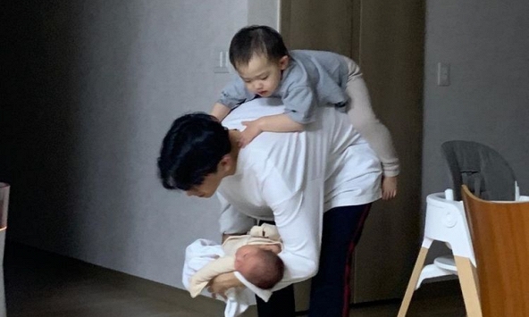 Đọc trải nghiệm sinh con thứ hai của nhiều người mới hiểu: Nuôi 1 đứa trẻ và nuôi 2 đứa trẻ khác nhau trời vực!