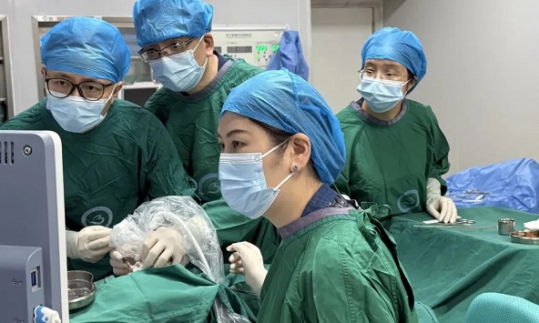 Dùng mũi kim cứu sống thai nhi từ trong bụng mẹ: Đột phá y khoa gây kinh ngạc tại Trung Quốc