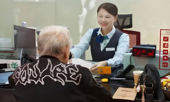 Gửi tiết kiệm 678,5 triệu đồng, 1 ngày sau tài khoản mất sạch tiền, ngân hàng gửi tin nhắn với nội dung “thanh toán thẻ tín dụng”