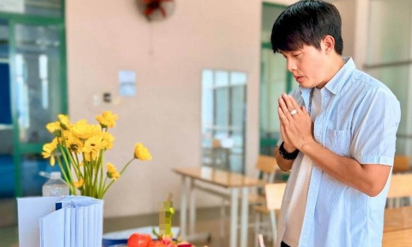 Nam nghệ sĩ đình đám đi bán cà phê ở đường Bùi Đình Tuý: 'Không làm lấy gì mà sống?'