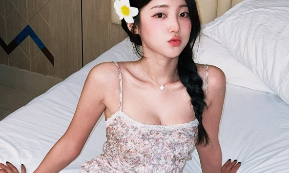 Chia tay 'chủ tịch', nữ streamer 600K người theo dõi tái xuất ấn tượng