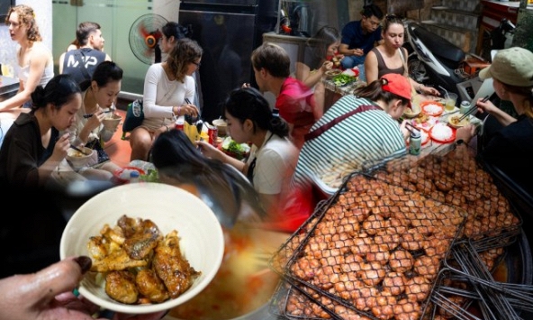 Chủ bún chả Hàng Quạt trước phản ánh ưu tiên khách Tây hơn khách Việt: 'Ai đến trước chị làm trước'