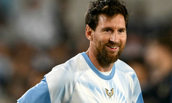 Phút thứ 10 khiến Messi ngơ ngác 