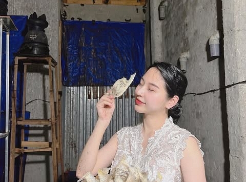 Thu nhập của cô gái Lào Cai bán thịt trâu gác bếp nổi tiếng Việt Nam, từng vỡ nợ, nhà trồng đào, trồng mai