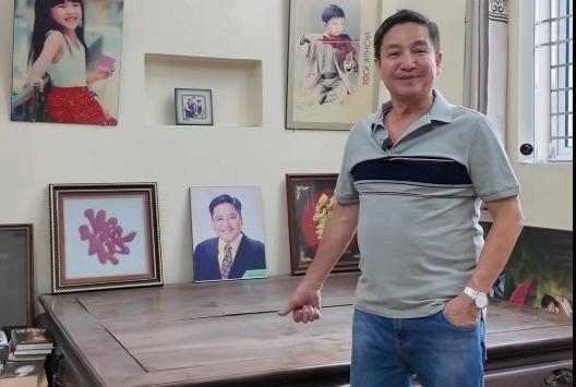 NSƯT Chí Trung gây chú ý khi rao bán loạt đồ đã dùng hơn 30 đến 70 năm ở tập thể số 1 Tràng Tiền