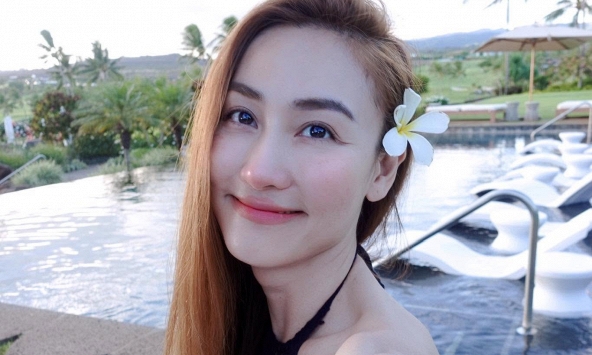 Nữ diễn viên U50 'chơi lớn', đón sinh nhật bằng bộ ảnh 'mát mẻ' khiến CĐM ngỡ ngàng