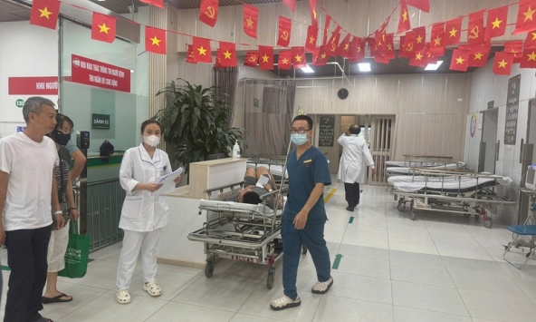 Phụ cấp nghề y tế mới và lực lượng điều dưỡng đông nữ