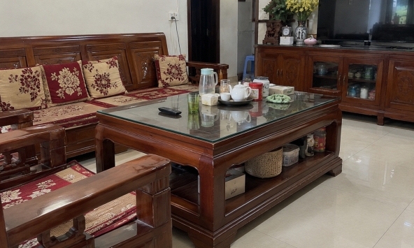 Tại sao ngày càng nhiều gia đình không còn đặt bàn trà lớn giữa phòng khách? 2 thiết kế mới tối giản, thanh thoát, không chiếm lĩnh không gian