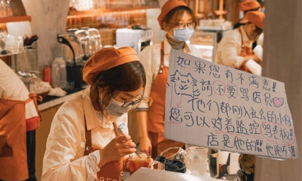 'Xin đừng mắng nhân viên, các em đều là những bạn trẻ mới bước ra xã hội', tấm biển trong quán ăn khiến ai đi làm cũng thấy ấm lòng