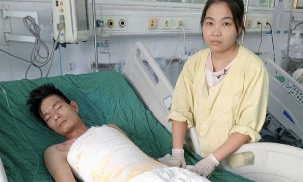 Chung tay giúp đỡ người đàn ông bị điện giật nguy kịch khi đi làm thuê kiếm tiền nuôi mẹ già và 3 con nhỏ
