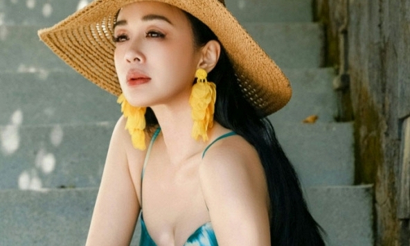 Hoa hậu gốc Việt U60 vẫn trẻ đẹp như 30, lấy chồng thứ 3 kém 12 tuổi, muốn sinh con tiếp