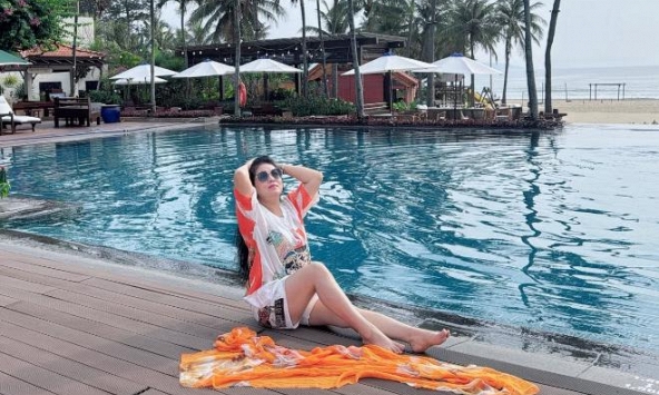 Nữ hoàng nhạc đỏ là mẹ đơn thân 4 con: 'Em vẫn ở đây… bình yên chờ người'
