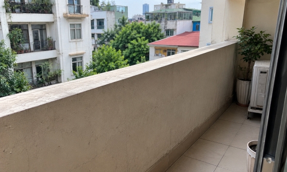 Tại sao ngày càng nhiều gia đình không còn làm lan can ban công kín mít? 2 kiểu mới giúp lấy sáng và nhìn nhà thoáng hơn