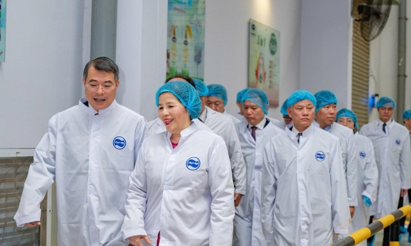 Thủ tướng Lê Minh Hưng thăm nhà máy Angkormilk của Vinamilk tại Campuchia