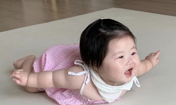 Những em bé được ông bà khen “số giàu có” thường có đặc điểm này