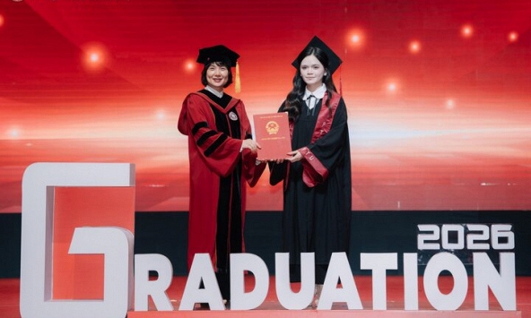 Cô gái Ngoại thương và dự án tiếng Anh cho học sinh khiếm thị