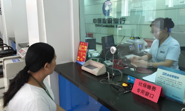 Phong tỏa tài khoản ngân hàng của người phụ nữ SN 1986 sau giao dịch nhận 634,8 triệu đồng 