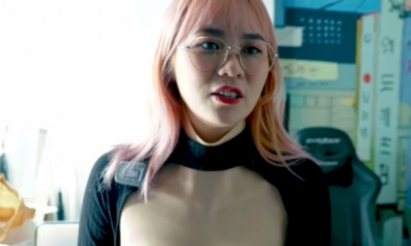 Quên đi những màn biến hình 'khó trôi' này, hình ảnh hiện tại của các hot streamer cực rạng rỡ!