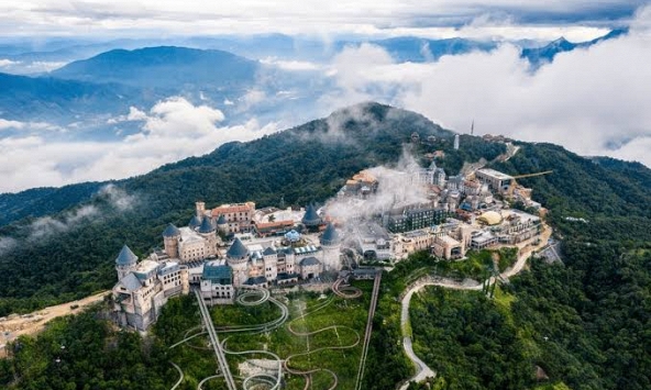 Việt Nam có 1 “ngôi làng Pháp” nằm ở độ cao 1.487m, mát mẻ quanh năm: Từng 6 năm liên tiếp thắng giải “hàng đầu châu Á”