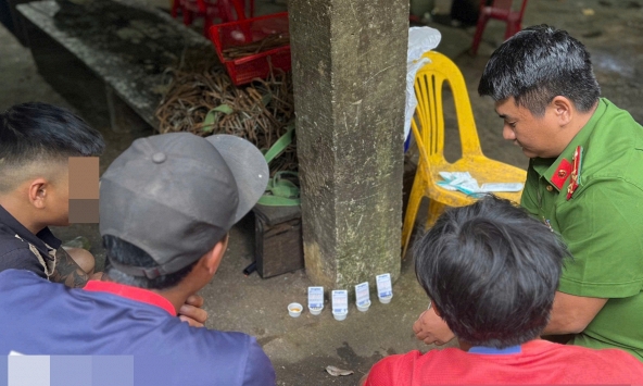 Công an bất ngờ kiểm tra 39 người tại các vườn sâm Ngọc Linh