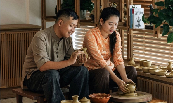 Hội An sau ánh đèn lồng: Gỗ, đất và lửa của một vùng đất được gìn giữ bằng đôi tay