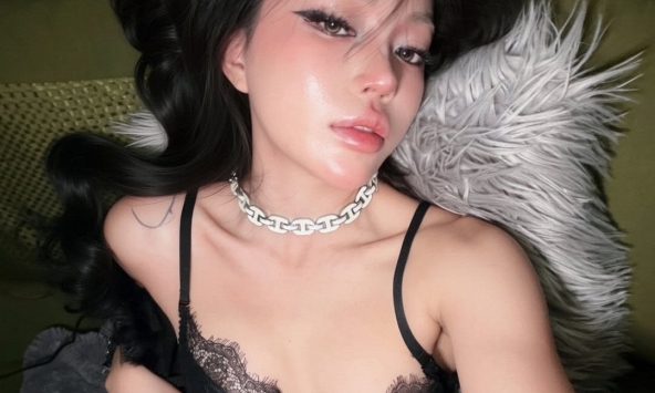 Linh Ngọc Đàm Tung bộ ảnh 'nóng hổi' khoe trọn vóc dáng cùng phong cách thiết kế ngày càng cao tay