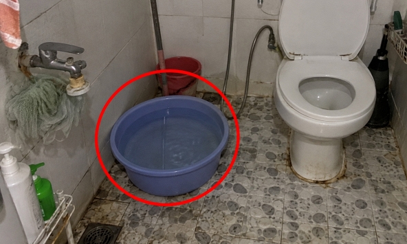 Lời khuyên cho những gia đình để chậu nước trong nhà vệ sinh 24/24