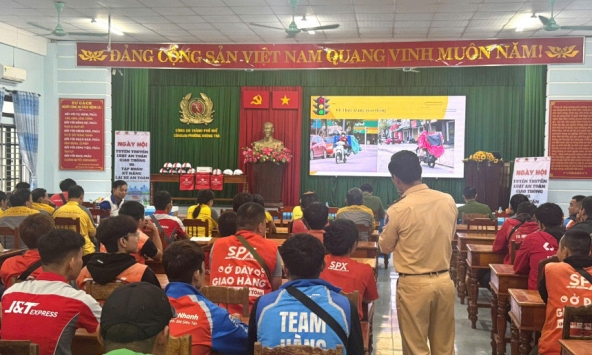 Công an kiểm tra 71 shipper của 6 công ty