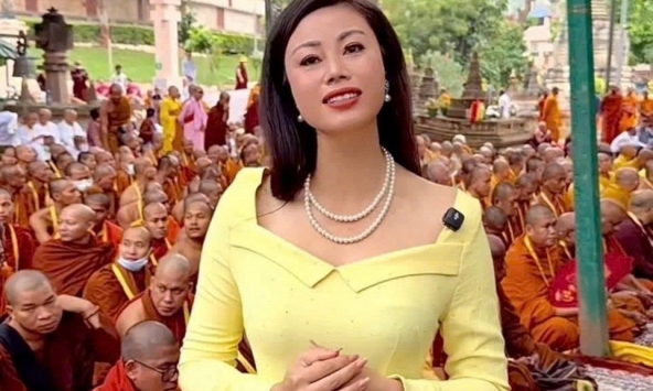 Hoa hậu Dạ Minh Châu đến Ấn Độ phát quà, giao lưu cùng tăng ni tu học