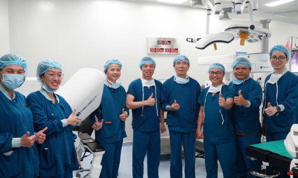 PGS.TS.BS Lê Văn Thành: Từ dấu ấn hơn 400 ca ghép gan đến hành trình đưa phẫu thuật robot về miền Tây