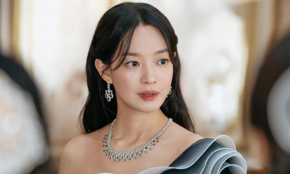 Trả lại gương mặt bình thường cho Shin Min Ah đi!