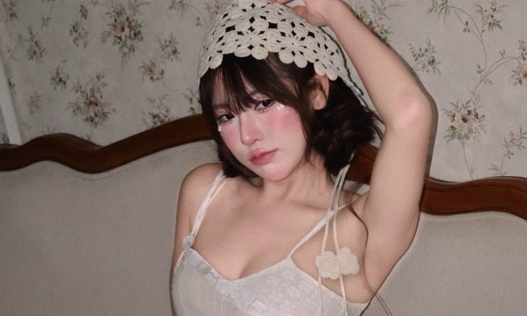 UNa To Uyen nũng nịu trong bộ ảnh mới, 'gây mê' vô số anh em game thủ với nhan sắc ngọt ngào