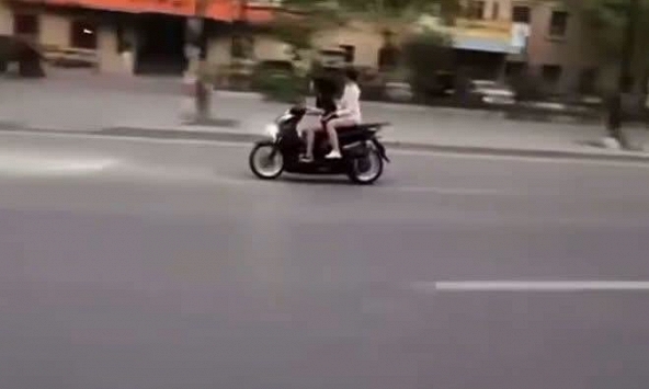 Danh tính 2 cô gái phóng xe SH, lạng lách trên phố Hà Nội gây bức xúc, tổng mức phạt lên tới 37,25 triệu đồng