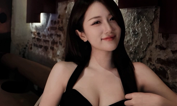 Linh Nắng ngày càng quyến rũ sau tin đồn hẹn hò với 'trai lạ'
