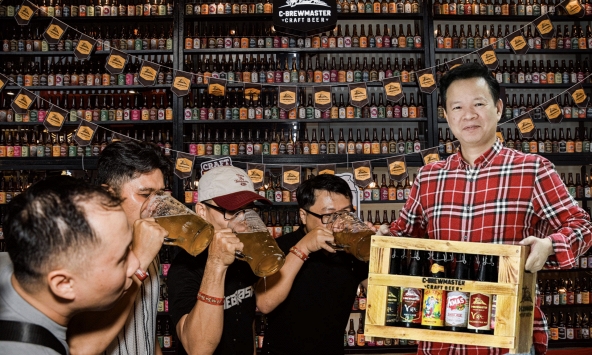 Từng mang sổ đỏ vay ngân hàng để nấu bia, giờ người đàn ông Việt này có hai nhà máy 6.000m² và 50 loại nấu bằng quế, sả, dâu tằm