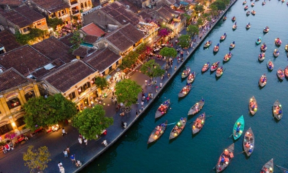 Việt Nam có khu nghỉ dưỡng 8 năm liền đạt Năm Sao Forbes Travel Guide, giữ hai Michelin Key năm 2026: Mười năm “làm mới” bên bãi biển Hà My, giữa ba di sản UNESCO miền Trung