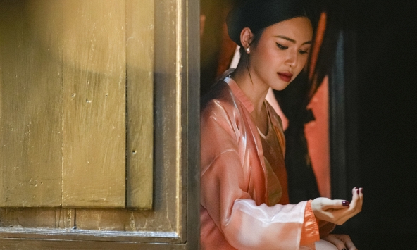 Lần đầu đóng phim, nữ diễn viên đã đóng cảnh nóng với bạn diễn lão luyện, quay một lần ăn ngay