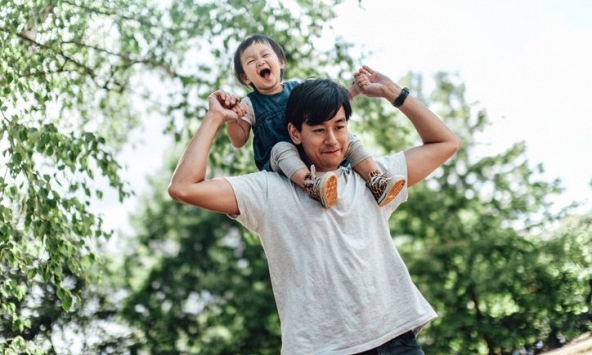Những đứa trẻ lớn lên vẫn muốn gần gũi bố, phần lớn đều có người bố làm tốt 7 việc này