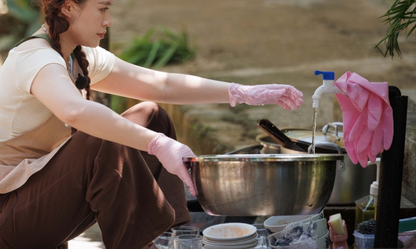 Dàn sao Quán Nhà Haha tới Huế: Nơi gian bếp nhỏ, tiếng 'dạ thưa' và bữa cơm chiều xóa mờ mọi khoảng cách giữa những con người xa lạ